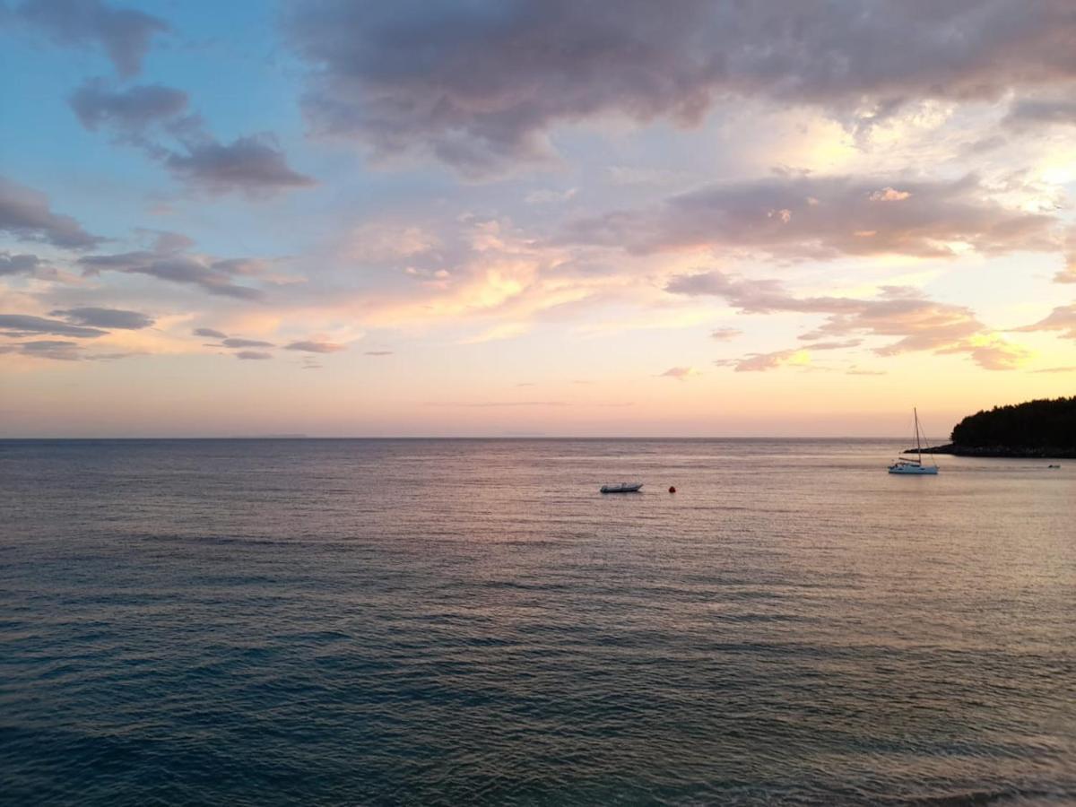 Beachfront Apartment ฮีมาเรอ ภายนอก รูปภาพ