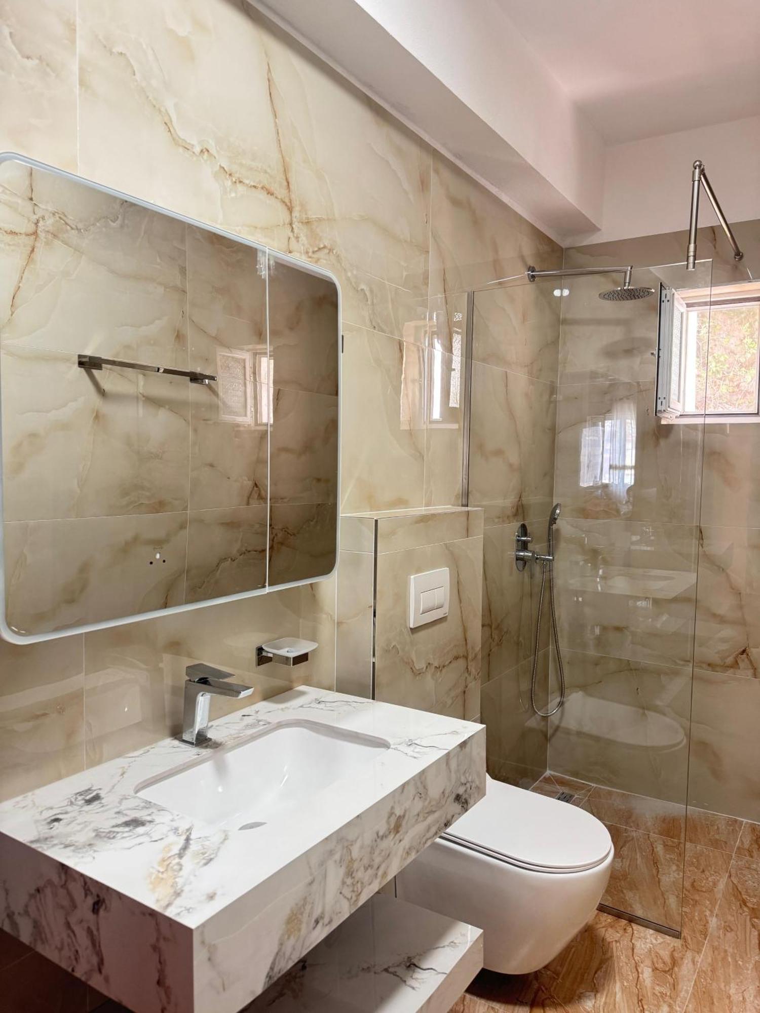 Beachfront Apartment ฮีมาเรอ ภายนอก รูปภาพ