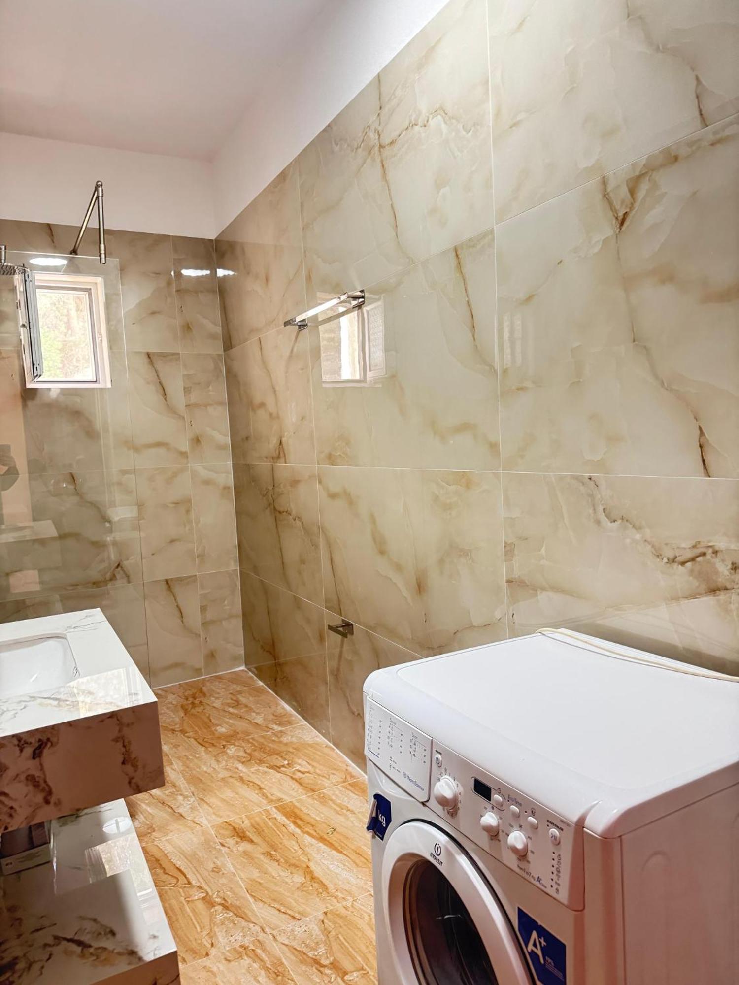 Beachfront Apartment ฮีมาเรอ ภายนอก รูปภาพ