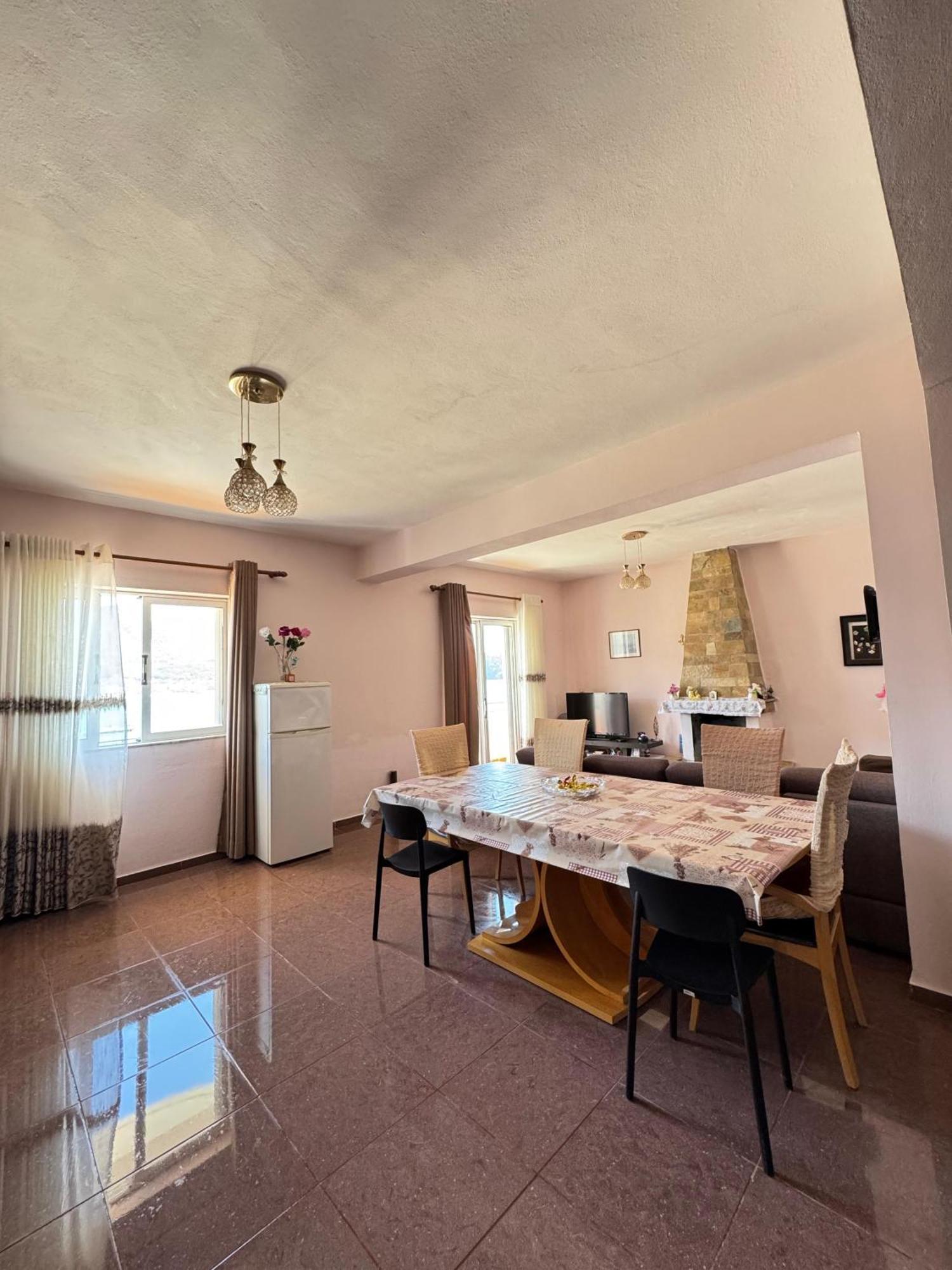 Beachfront Apartment ฮีมาเรอ ภายนอก รูปภาพ